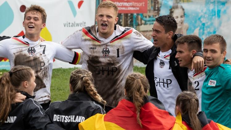 Nach dem erfolgreichen Matchball gab es bei den deutschen U18-Teams kein Halten mehr. 