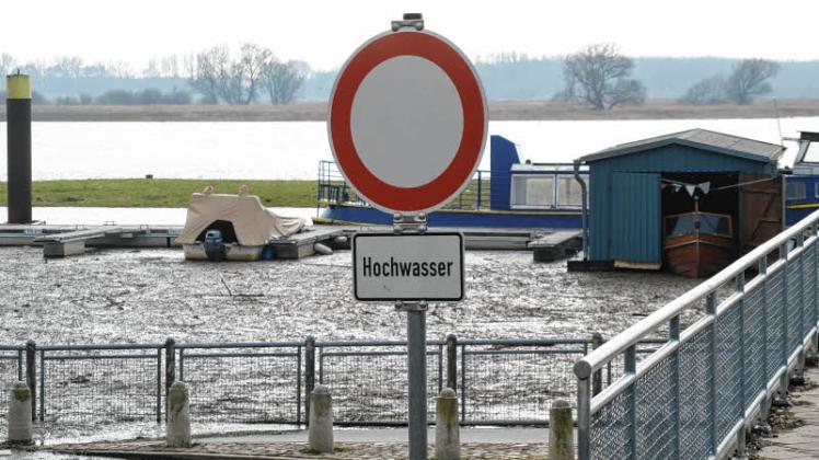 Auch die Prignitz hat immer wieder mit Hochwasser zu kämpfen, wie hier am Wittenberger Nedwighafen (Archivbild). 