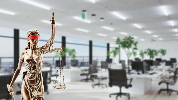 Wie weit dürfen Arbeitgeber in die Privatsphäre der Angestellten eingreifen? Antworten auf diese Frage gibt Dr. Fabian Geyer, Geschäftsführer des Arbeitgeberverbands Flensburg-Schleswig-Eckernförde, im Interview.