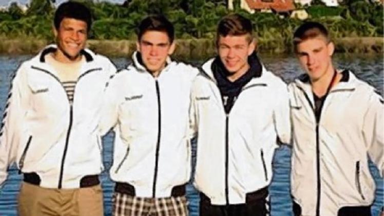 Die vier Rendsburger Rettungsschwimmer Jeremiah Tucker, Tom Matzen, Nils Ole Petersen und Timo Starck (v. li.) steuerten wichtige Punkte bei. Foto: lz
