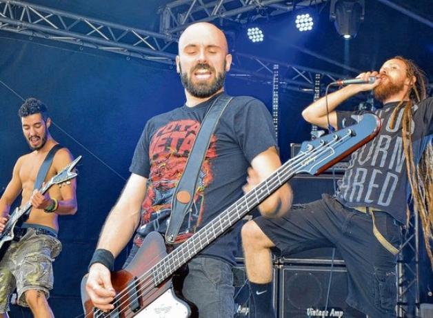 Band mit Potenzial: "Sawthis" aus Italien sorgte mit Thrash-Metal in südländischem Flair für Aufsehen. Foto: Hinz(2)