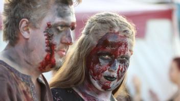 Keine Sorge, das ist nur Kunstblut – und dennoch: Die Nachtwelt von VikingMania hat es in sich.