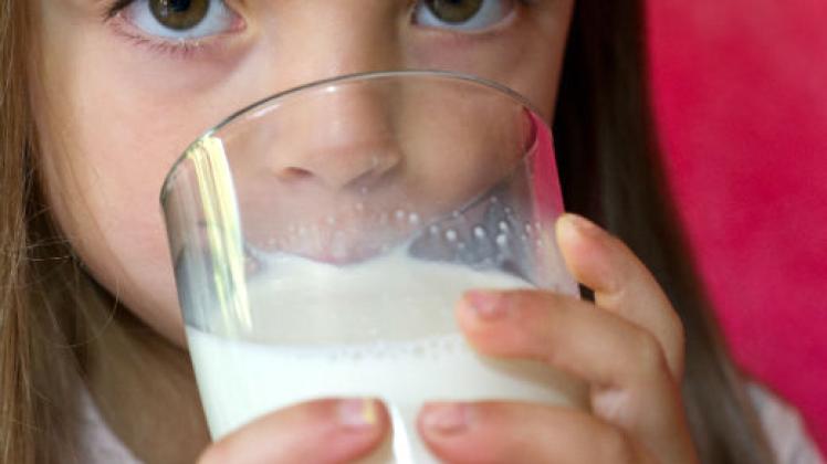 Ein Glas Milch kann bei Allergikern Reaktionen hervorrufen. Foto: dpa