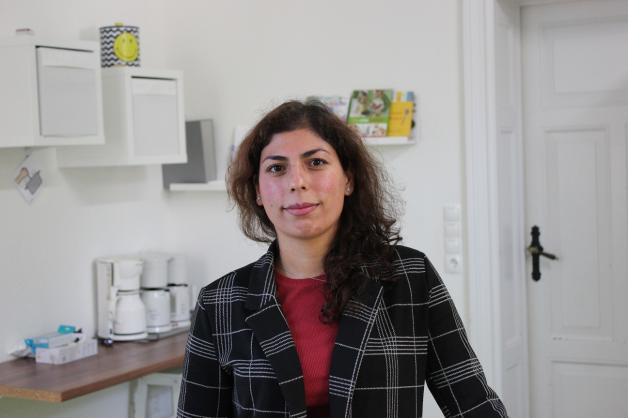 In der Küche im Familienzentrum von Adelby 1 gibt Kultur- und Sprachmittlerin Mina Aghazadeh interkulturelle Kochkurse.