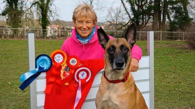 Malinois-Hündin Diva hat schon so einige Preise beim Hundesport Obedience gewonnen. Nun fährt sie mit ihrer Besitzerin Mechthild Trendl, Ausbildungswartin beim Hundesport-Team Osnabrück zur WM der belgischen Schäferhunde nach Slowenien. 