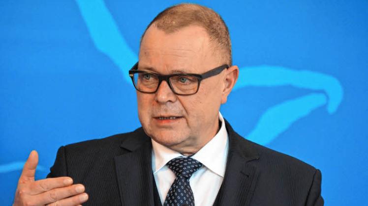 Innenminister Michael Stübgen (CDU) lehnt eine Impfpflicht vorerst ab. 