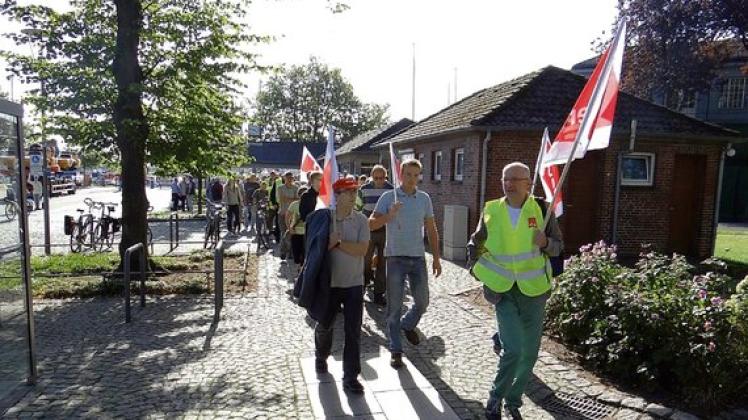 Mehr als 100 Beschäftigte der Wasser- und Schifffahrtsverwaltung in Brunsbüttel legten am Mittwoch die Arbeit nieder. Foto: dpa