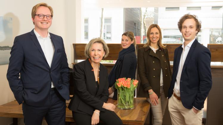 Neben Thorben Hofmann und Elvira Binko gehören auch Sophia Marie Reimers, Daniela Stamp und Gregor Binko zum Team von Binko & Hofmann Immobilien.