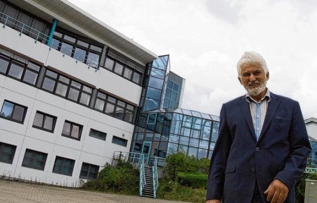 "Wir haben uns gut eingelebt": Geschäftsführer Detlef Ermacora zieht eine positive Zwischenbilanz des Firmenumzugs nach Hohenwestedt. Foto: Kühl (3) "Wir haben uns gut eingelebt": Geschäftsführer Detlef Ermacora zieht eine positive Zwischenbilanz des Firmenumzugs nach Hohenwestedt. Foto: Kühl (3)