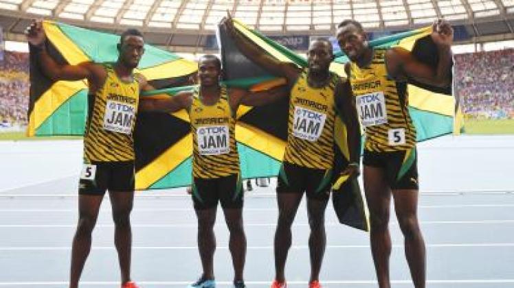  Kemar Bailey-Cole (l-r), Nesta Carter, Nickel Ashmeade und Usain Bolt feiern ihren Sieg. Foto: Kerim Okten 