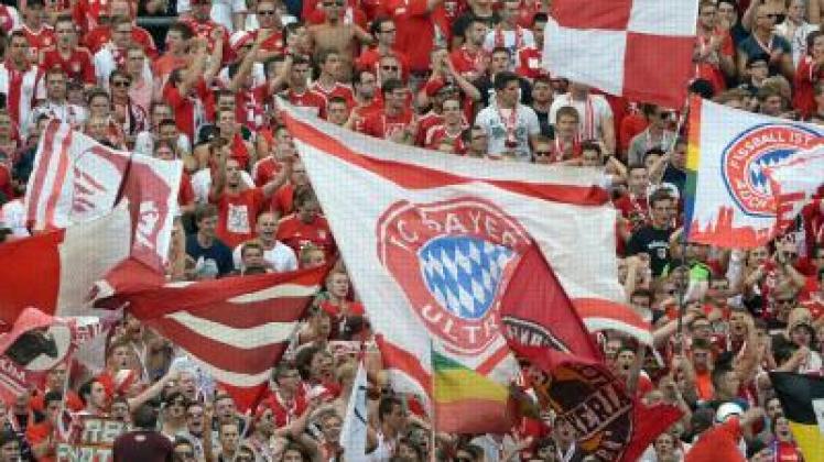  Die Fans des FC Bayern München konnten in Frankfurt den 27. Sieg in Serie feiern. Foto: Boris Roessler 