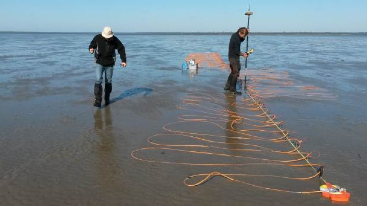 Moderne Technik kommt im Watt vor Nordstrand zum Einsatz. 