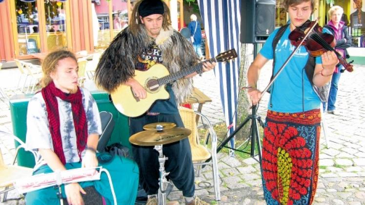 Internationale Musik zur Interkulturellen Woche: Die Gruppe „Folk you and dance“ umrahmte die Eröffnungsveranstaltung im vergangenen Jahr. 