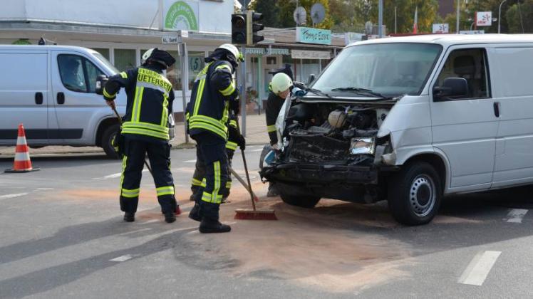 Lkw Rammt Zwei Autos | SHZ