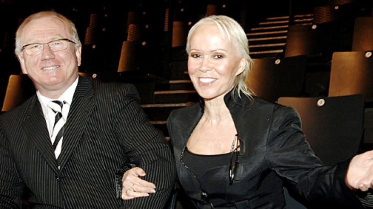 Ein Bild aus erfolgreichen Tagen: Mobilcom-Gründer Gerhard Schmid und seine Frau Sybille im Jahr 2005 während einer Hauptversammlung des Unternehmens in Berlin. Foto: dpa