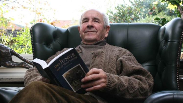 „Ein schwieriges, aber wichtiges Buch“, sagt Rudolf Zeinecker  (78) über seine Erinnerungen an Theresienstadt.  