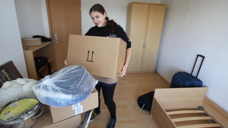 Einzug in Rostock: Melanie Biemann hat erst einmal ein Zimmer im Studentenwohnheim gefunden - das ist deutlich kleiner als die durchschnittlichen 35 Quadratmeter.dabe