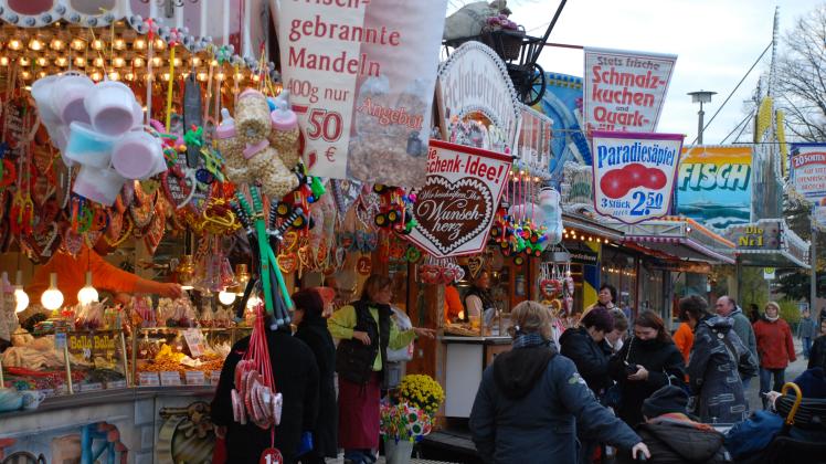 Viele Parchimer besuchten Schon kurz nach der Eröffnung amFreitagnachmittag den Martinimarkt.