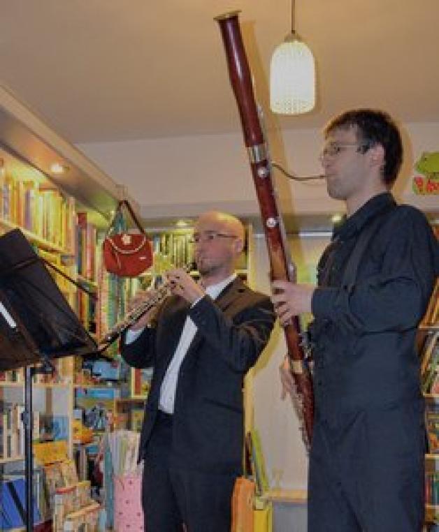 Erfeuen die Besucher in der Buchbar mit Ranaissance- und Barock-Musik: Die Bernsteingruppe Erfeuen die Besucher in der Buchbar mit Ranaissance- und Barock-Musik: Die Bernsteingruppe