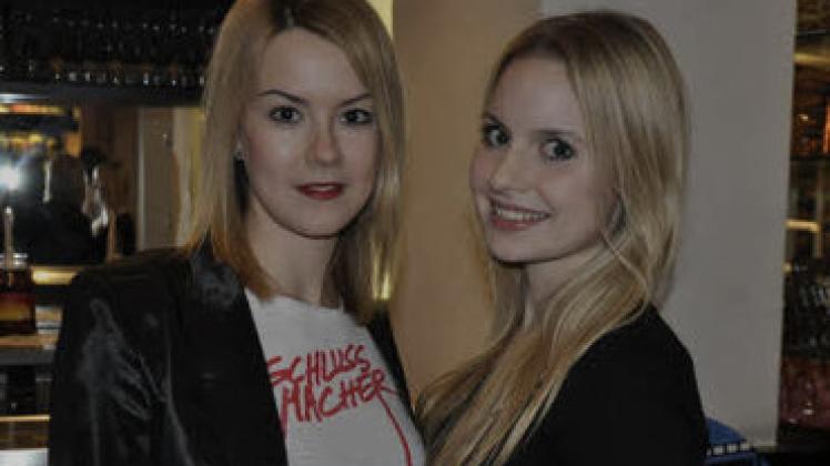 Sogar mit T-Shirt zum Film: Johanna Müller und Friederike Solf (v. l.) gefällt der neue Schweighöfer-Streifen.julia ulbrich Sogar mit T-Shirt zum Film: Johanna Müller und Friederike Solf (v. l.) gefällt der neue Schweighöfer-Streifen.julia ulbrich