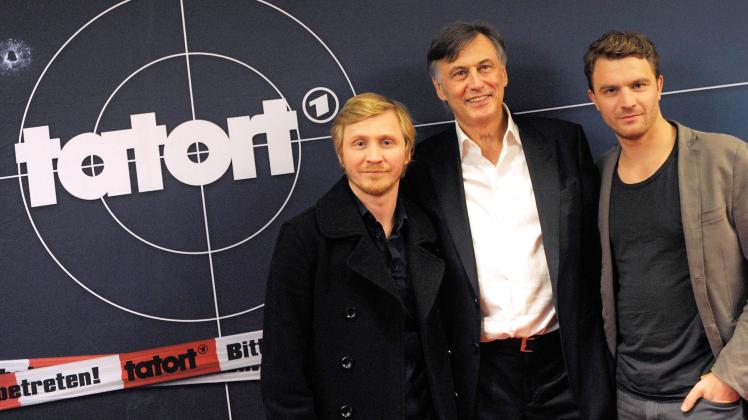 Die neue Tatort-Mannschaft aus Erfurt: Die Schauspieler Benjamin Kramme (links) und Friedrich Mücke (rechts) mit dem Produzenten Michael Smeaton.