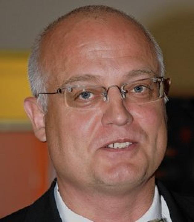 „Solange die Chance besteht, das Denkmal zu erhalten, müssen alle Möglichkeiten ausgelotet werden, bevor Veränderungen vorgenommen werden", sagt Dr. Michael Bednorz, Leiter des Landesamtes für Kultur und Denkmalpflege. „Solange die Chance besteht, das Denkmal zu erhalten, müssen alle Möglichkeiten ausgelotet werden, bevor Veränderungen vorgenommen werden", sagt Dr. Michael Bednorz, Leiter des Landesamtes für Kultur und Denkmalpflege.