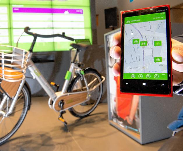 Fahrräder mieten per App: Wo steht das nächste freie Miet-Fahrrad? Diese Frage beantwortet eine App dem suchenden Smartphone-Nutzer. Hat er das Rad dann gefunden, kann er mit dem kleinen Programm auch gleich das Fahrradschloss freischalten.
