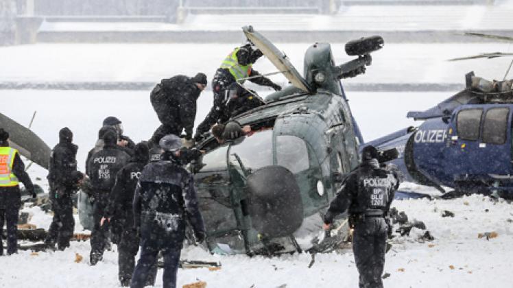 Fünf Männer und eine Frau werden bei dem Unglück verletzt, einige von ihnen schwer. Einer der Piloten stirbt. Foto: dpa
