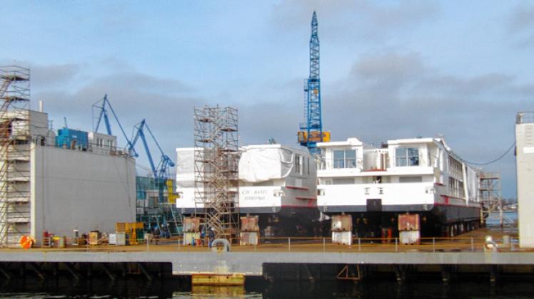 Flusskreuzer für Viking River Cruises liegen im Dock: 500 Mitarbeiter beschäftigt die Neptun-Werft zurzeit.rfra