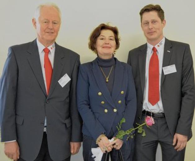 Alle Stände besucht: Bürgerschaftspräsidentin Karina Jens, Wilfried Kelch (l.) und Jürgen Richter vom DRK-Kreisverband.