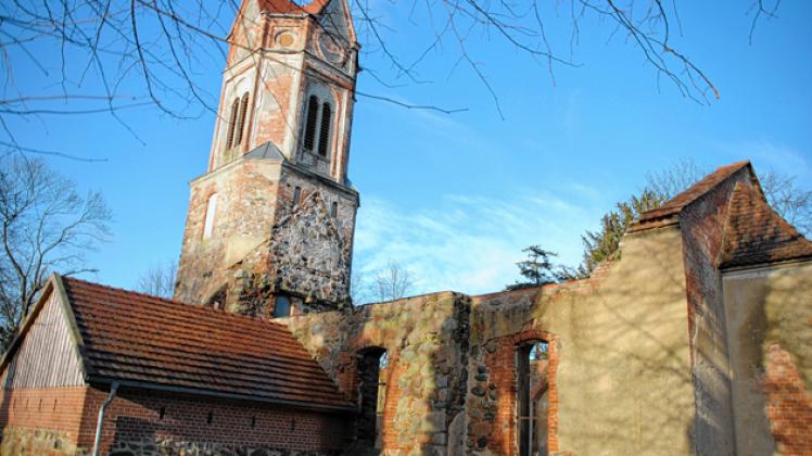 Ein Dach für die Kirchenruine: Der Förderverein Historisches Stavenow bleibt weiter am Ball.Archiv