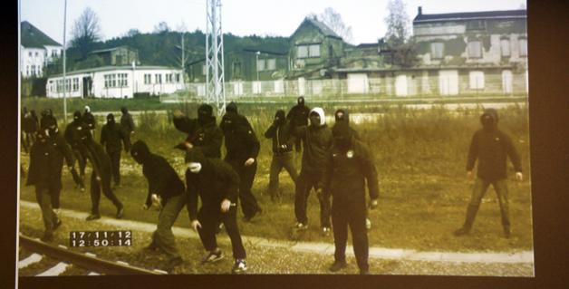 Bundespolizisten haben die Attacke der Hansa-Fans am Schwaaner Bahnhof gefilmt. Foto: Bundespolizei