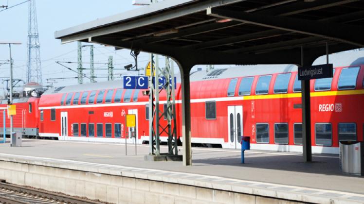 Mit dem Tunnel könnte der Ludwigsluster Bahnhof barrierefrei werden. Foto: Archiv