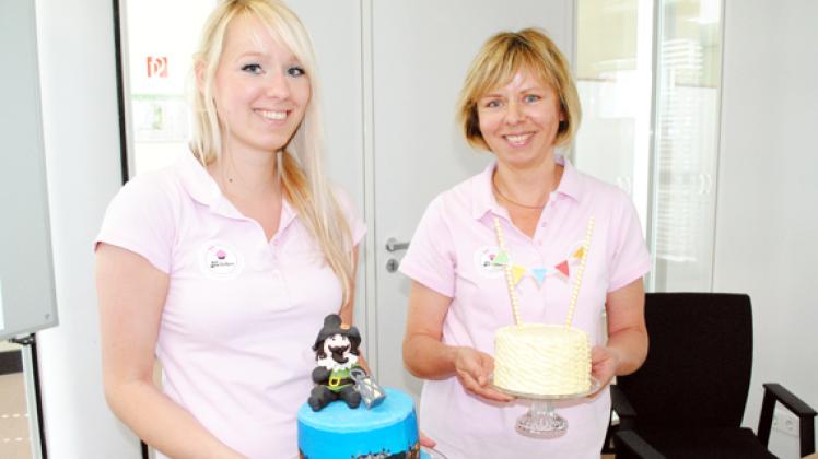 Pretty in Pink: Lydia (l.) und Elke Lörke backen und verzieren bunte Torten und Cupcakes nach amerikanischem Vorbild. Sie gehören zu den besten vier im Gründer-Wettbewerb.