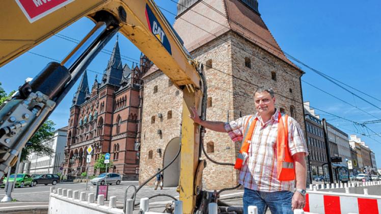 Eine Zusatzhaltestelle wird an der Stadtmauer am Steintor eingerichtet, erklärt RSAG-Verkehrsplaner Jens Olschewski.