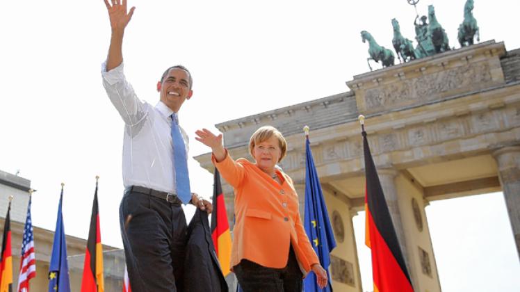 "Hello Berlin!", ruft Obama (hier neben der Kanzlerin).  "Ich fühle mich so wohl hier, dass ich mein Jackett ausziehen werde." Foto: Michael Kappeler