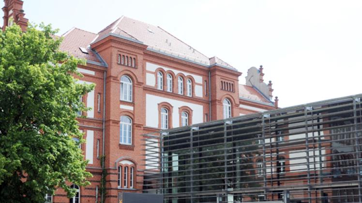 Das heutige Finanzamt ist nach den Plänen von Ludwig Wachen husen in den Jahren 1856 bis 1861 gebaut worden. Foto: Reinhard Klawitter