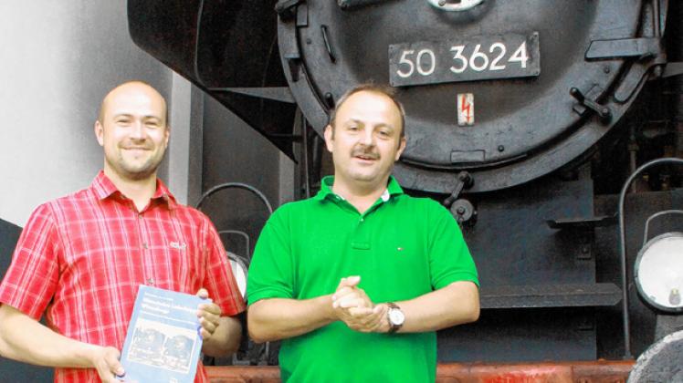 Dennis Kathke und Dirk Endisch stellen ihr Buch vor. Foto: Barbara Haak