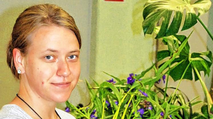 Cindy Schmidt (23) überzeugt als Friedhofsgärtnerin mit ihrem Geschick für das Floristik-Handwerk.