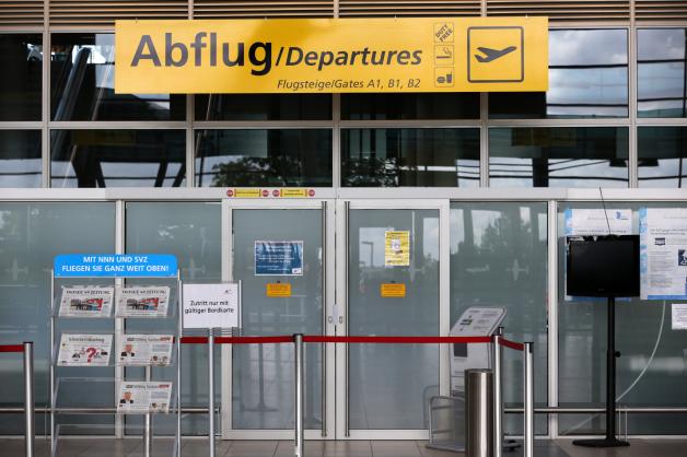 Gähnende Leere im Terminal des Flughafens Rostock-Laagebernd wüstneck Gähnende Leere im Terminal des Flughafens Rostock-Laagebernd wüstneck