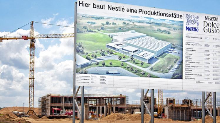 Industrieansiedlungen über Ländergrenzen hinweg: Die 220-Millionen-Euro-Investition des Nestle-Konzerns hat MV dem Kaffeeumschlagplatz im Hamburger Hafen zu verdanken, meint IHK Präsident Hans Thon. Jens Büttner
