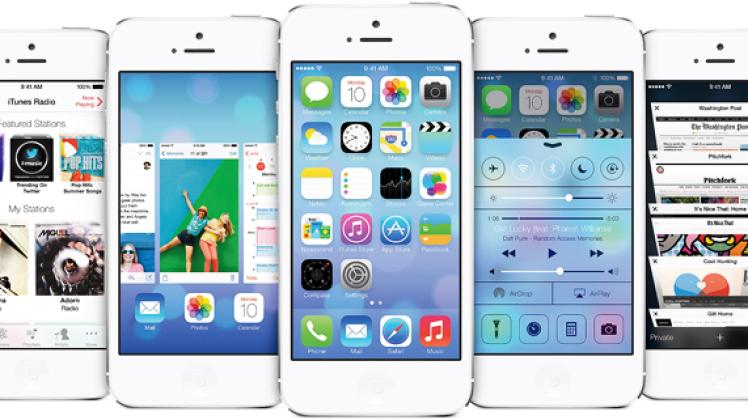 Das neue Betriebssystem iOS 7 von Apple erscheint in ungewohnt bunten Farben und klaren Linien ohne Kästen. Auffällig auch: das halbtransparente Kontrollzentrum. Apple