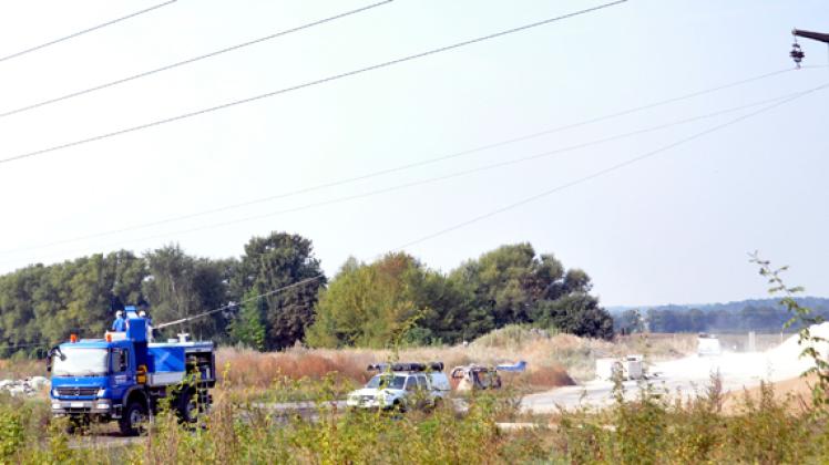 An diese 20-kV-Freileitung auf dem Gelände der Bützower Wärme GmbH  stieß ein Lkw mit seinem Ladeauflieger. Foto: SVZ