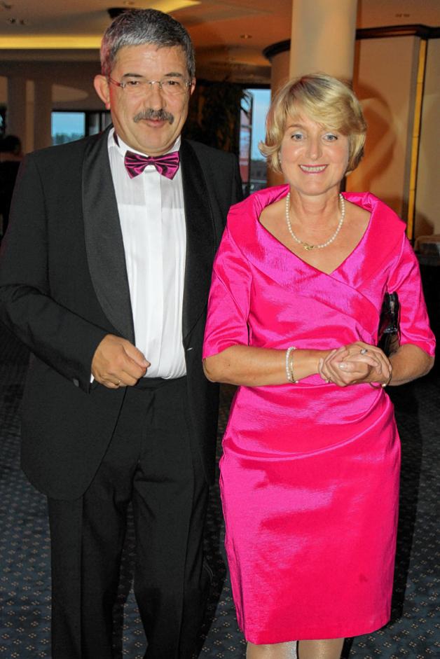 Stammgäste auf dem Ball: MVs Innenminister Lorenz Caffier (CDU)  und seine Frau Babette waren auch in diesem Jahr dabei.