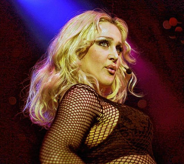 Seit mehr als 20 Jahren begeistert Melissa Totten als Madonna. Die gebürtige Amerikanerin sieht der „Queen of Pop“ verblüffend ähnlich. Seit mehr als 20 Jahren begeistert Melissa Totten als Madonna. Die gebürtige Amerikanerin sieht der „Queen of Pop“ verblüffend ähnlich.
