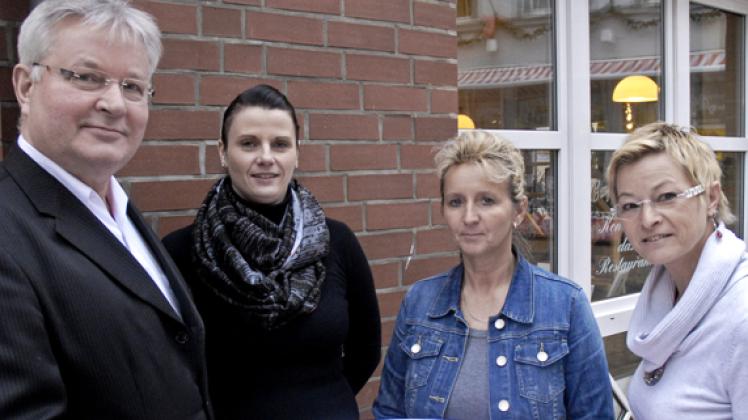 Mit vereinten Kräften: Eckhard Godeck, Karina Kantler, Petra Weis und Marion Uhlig (v.l.)Horst Kamke