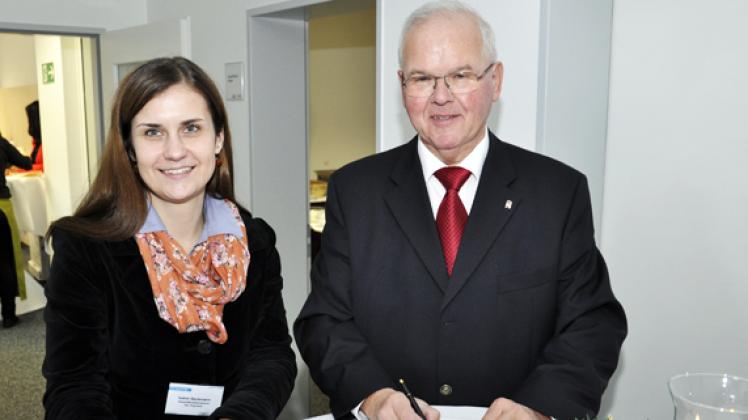 Bodo Rückschlag, geschäftsführender Vizepräsident, und Isabel Beckmann, Geschäftstellenleiterin unserer Zeitung. Foto: Hanno Taufenbach 
