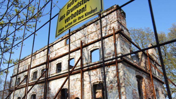 Das Herrenhaus in Üselitz gehört zu den  mehr als 150 denkmalgeschützten Guts- und Herrenhäusern auf der Insel Rügen. Stefen Sauer/DPA