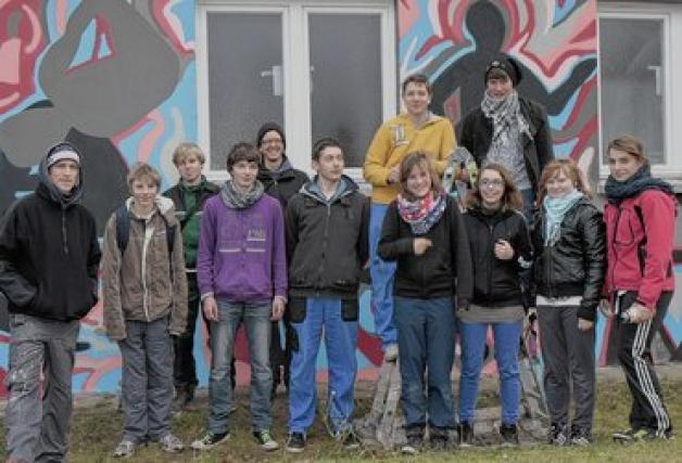 Alle Beteiligten können stolz sein auf das von ihnen Geschaffene: Sebastian Volgmann, Christopher Wilk, Nico Burmeister, Marcel Herrmann, Christoph Kugler, Clemens Strupp, Anna Scherer, Max Remer, Saskia Seemann, Eric Melz, Anna Maria Thiel, Sarah Döring (v.l.) Alle Beteiligten können stolz sein auf das von ihnen Geschaffene: Sebastian Volgmann, Christopher Wilk, Nico Burmeister, Marcel Herrmann, Christoph Kugler, Clemens Strupp, Anna Scherer, Max Remer, Saskia Seemann, Eric Melz, Anna Maria Thiel, Sarah Döring (v.l.)