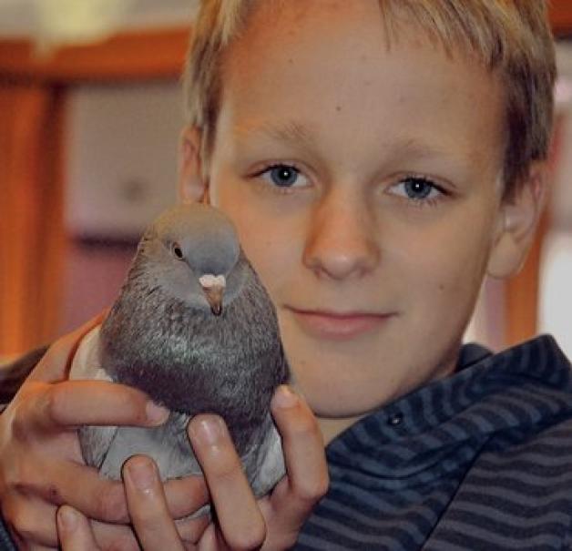 Jermaine (12) zeigt seine Modeneser Jermaine (12) zeigt seine Modeneser